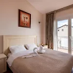 Lux M & A Apartments