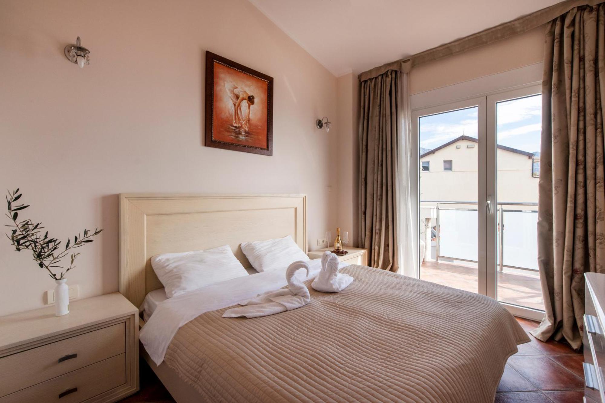 Lux M & A * Budva