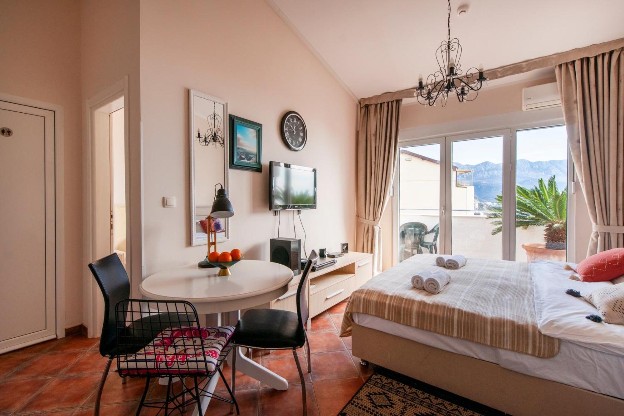 Lux M & A Apartment